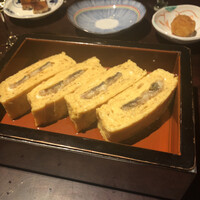 五代目 野田岩 麻布飯倉本店 - 追加でう巻きを4つ　かなり甘い味です。