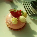 オリエンタルラウンジ - バラのようなチーズケーキ