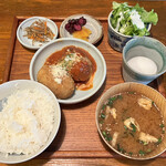 Asari Shokudou - 『煮込みハンバーグと手作りコロッケ定食』￥1,000