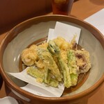 Sengyo To Unagi Seiryuu Mangetsu Noge - 白子の他に山菜としいたけの天麩羅入り！