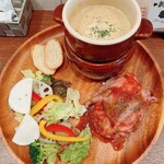 CAFE LANDSCAPE - ランチプレート　新鮮野菜のバーニャカウダと極上ローストビーフ丼プレート（ご飯少なめ）