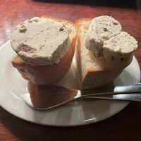 カルネジーオ イースト - 