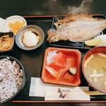 Mikore - 焼魚定食(カレイの丸干し、十五穀米)_¥890