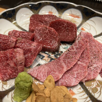 神戸焼肉 金虎 - 神戸牛カルビ (塩)タテバラ
                    神戸牛ロース (塩)コサンカク
                    神戸牛特選サーロイン(塩)ヒレ肉