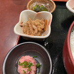 Sakanaya Gohei - 漬物、小鉢、マグロの中落ち