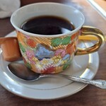 Savasava - コーヒーのカップは九谷焼の物だ。