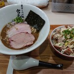 煮干しつけ麺 宮元 - 濃厚煮干しそば1000円 吊るし焼きチャーシュー丼350円