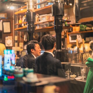 くつろぎやすく温かみのある店内