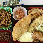 かしわ亭 - 白身フライ、ちくわ磯辺天、唐揚げが美味しいお弁当です