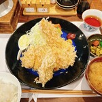 とんかつ 蒼樹 - B上ロース定食+カキフライ、大山ささみフライ