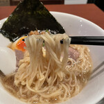 酒肴場 屯 - 全粒粉入りの細麺