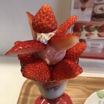 いちごのお店 Antares - 苺パフェ