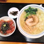 新宿めんや風花 - 天然塩らーめん大の鉄火丼セット