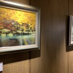 Cafe Garage Bento - 安岡明夫画伯の油絵を店内に展示販売しています。