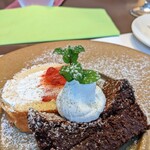 Trattoria SUOLO - 苺のロールケーキとショコラケーキ