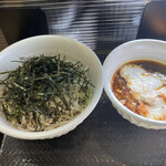 なぜ蕎麦にラー油を入れるのか。 - とろろ鳥そば（小）