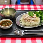 トーキョーカオマンガイ食堂 - カオマンガイ(追加：茹で鶏1/2、パクチー)@税込1,300円