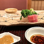 緒方 - ヒラメとシビ。ヒラメとコノワタを一緒。うまい。
