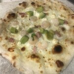IL BENE - 海老とアボカドのクリームピザ