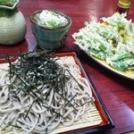 Sobadokoro Yariya - いただいたのは山菜の天ぷら　季節限定だそうです　うど、めちゃ、うまし。