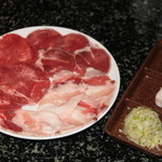 スエヒロ館 - タン三種盛り合わせ