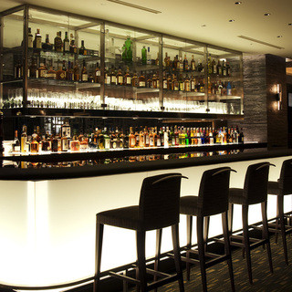 Adult bar time while enjoying the night view in front of you. Perfect for a date