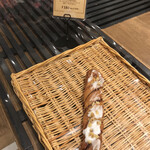 パン工房 カワ - キャラメルスティック ラス1お買い上げ