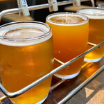 タップハウスヒゲブルーイング - ＊ビアテイスティング（3種）（¥1,265）
（Beer Flight〜Pick 3 Kinds）