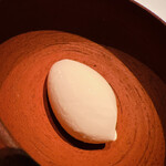 カンテサンス - アイスクリームです。能登の塩水がスプレーされています