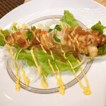 こまつ - ヤリイカニンニク焼きサラダ仕立て900円（なんじゃこりゃーっていう美味しさ！味付けもしっかり）