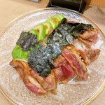 Komatsu - 鴨タタキアボガドサラダ1,000円（ニンニクの味がアクセント）