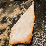 カンテサンス - クエの皮です。分厚いけど裏側の脂がウンマイ