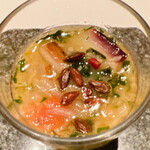 カンテサンス - パンチェッタ、タルティーボ、トマト、オリーブシードのスープ仕立て