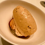 カンテサンス - 下にはプチシューが隠れています