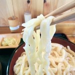 本格肉汁うどん 宙 - 口に入れて食べると、甘味が出てきます・。