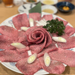 炭焼 金竜山 - 上タン（6人前）この量だとお花が咲きます