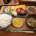 nikudoufutoremonsawa-taishuushokudouyasubee - ...「とりたま定食（790円）」、家庭的(⁠To⁠T;⁠)甲府駅前で定食となると吉野家か居酒屋ご飯となる。。