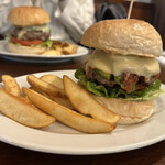 パントリー コヨーテ - TJ burger