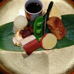 もちづき - 八寸、粟麩、さつまいも、赤こんにゃく、チーズ豆腐、蛸柔らか煮、干し柿クリームチーズ、じゃがいもハリハリ、金時草、だし巻き玉子、麩まんじゅう