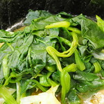 ラーメン 三亀 - ほうれん草