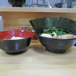 ラーメン 三亀 - ラーメンとご飯