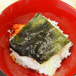 ラーメン 三亀 - ご飯に海苔