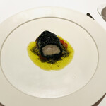 SINAE - 黒キャベツで巻いたフグ　香草バター