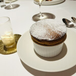 SINAE - レモンとプラリネのスフレ