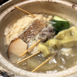Doutomboriimai - おでん（大根、生麩、湯葉、葱と鶏肉の串、帆立貝柱、鯨コロ、こんにゃく、かまぼこ、厚揚げ））
