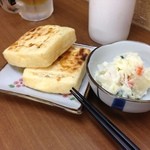 佐野屋 - ネギ入揚げ焼、定番のポテサラ