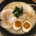 麺屋　義國 - 背脂醤油ラーメン(味玉無料)650円