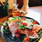 小さなピザ屋さん カンカン - 奥に映っている香味オイルも最高に美味。