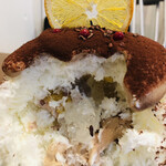 サカノウエカフェ - 中にはコアントロージュレとパリパリチョコ