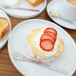 cafe Toi3 - いちごのビスキュイロールケーキ